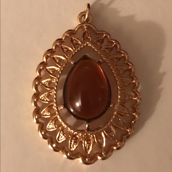 Vintage Sarah Coventry Goldtone Teardrop Pendant - Picture 2 of 5